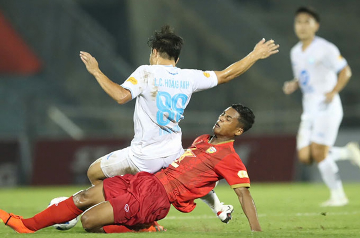 nhung guong mat an tuong tai vong 1 v-league cau thu viet kieu khoi dau nhu mo hinh anh 1