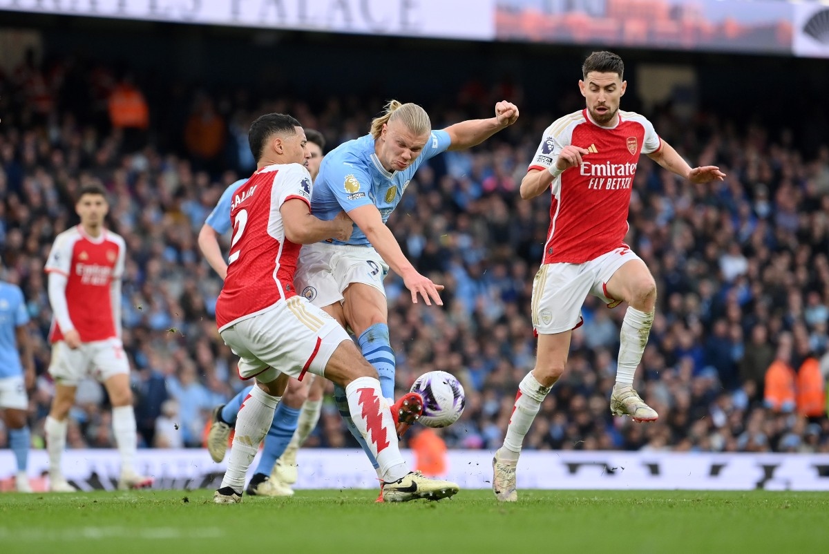 Trận Man City vs Arsenal là tâm điểm hôm nay. (Ảnh: Getty). 