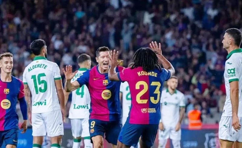 Robert Lewandowski sung mãn ghi bàn một lần nữa giúp Barcelona đánh bại Getafe 1-0.